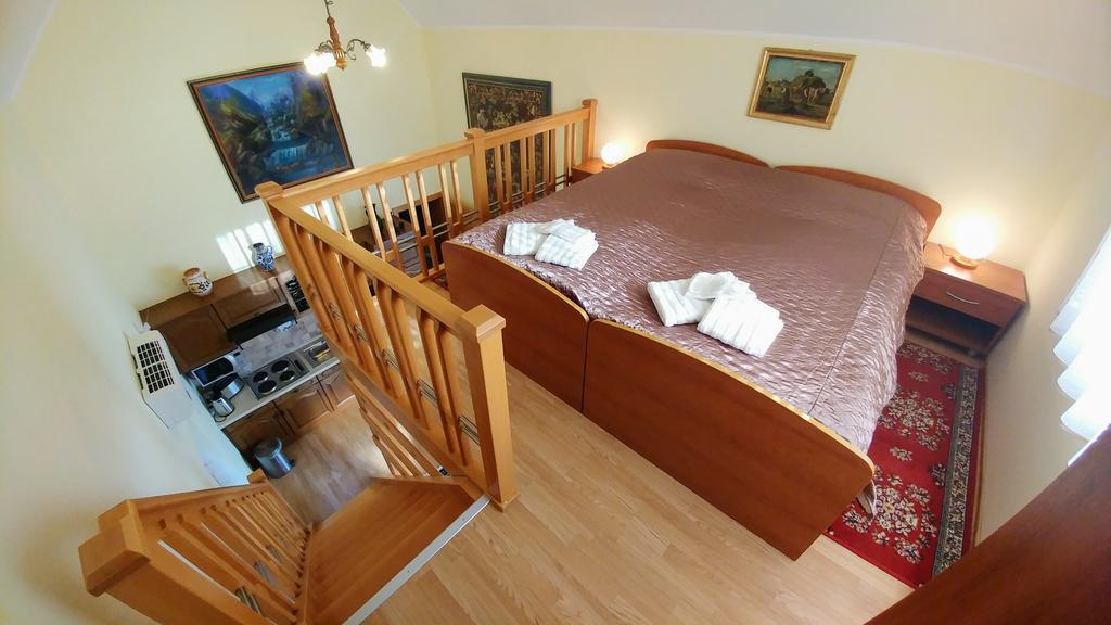 Apartments Ina 로가스카슬라티나 외부 사진