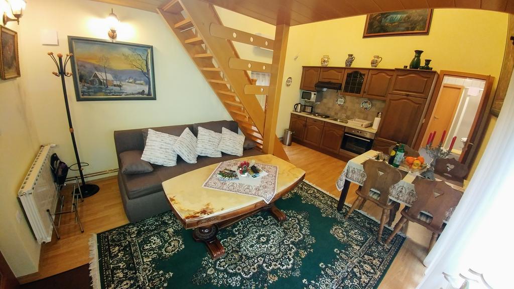 Apartments Ina 로가스카슬라티나 외부 사진