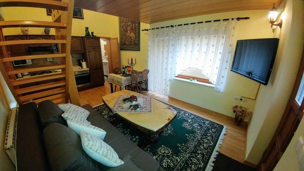 Apartments Ina 로가스카슬라티나 외부 사진