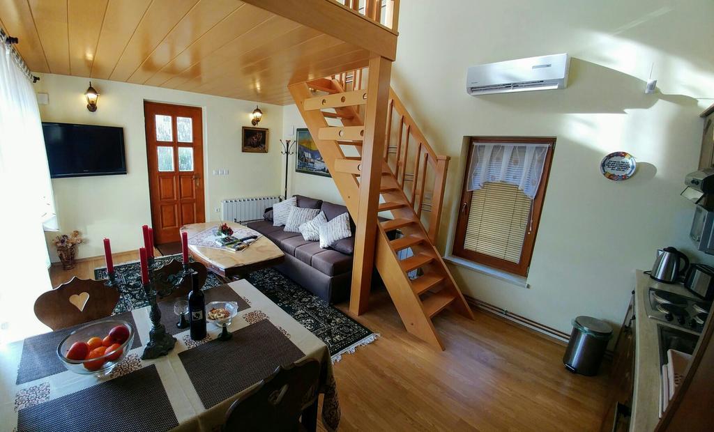 Apartments Ina 로가스카슬라티나 외부 사진