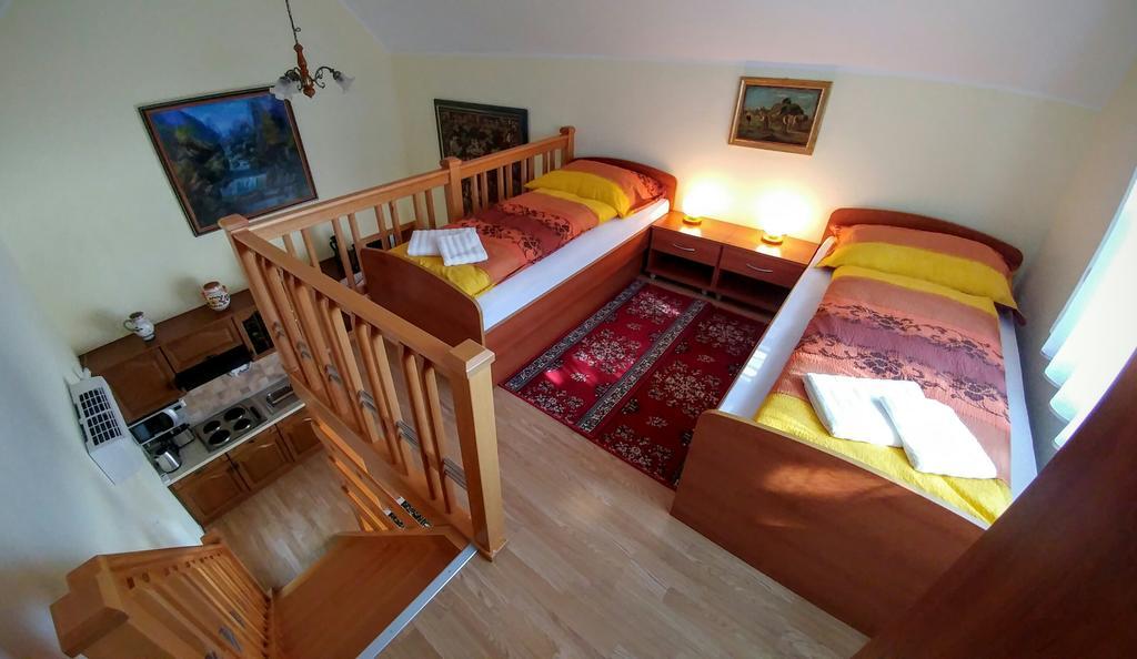 Apartments Ina 로가스카슬라티나 외부 사진