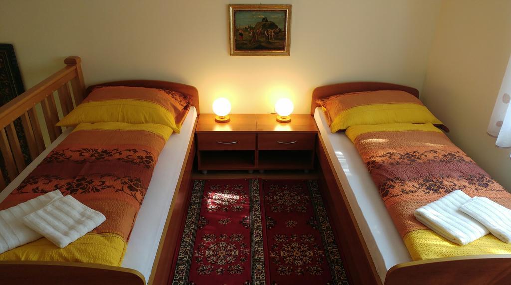 Apartments Ina 로가스카슬라티나 외부 사진