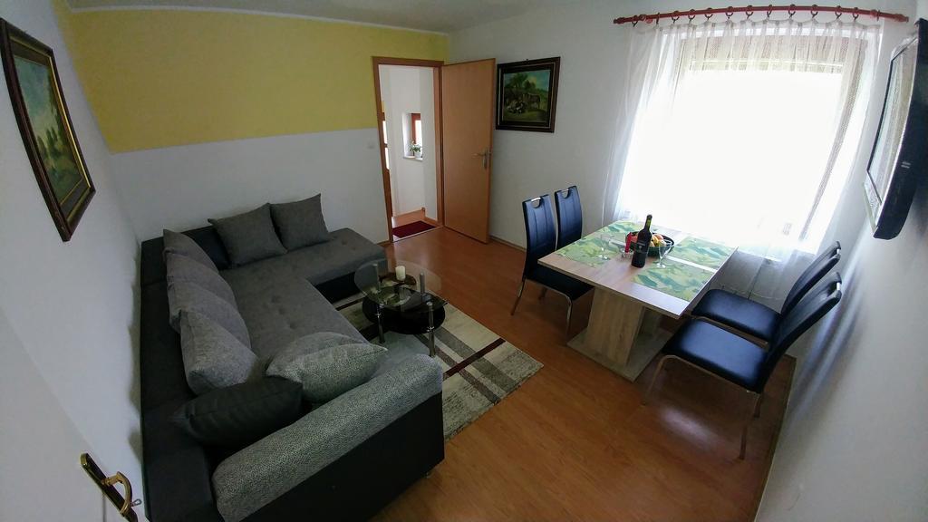Apartments Ina 로가스카슬라티나 외부 사진