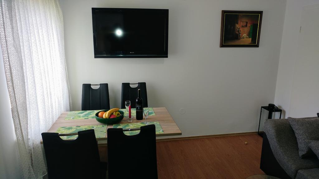 Apartments Ina 로가스카슬라티나 외부 사진