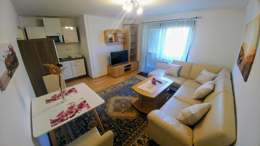 Apartments Ina 로가스카슬라티나 외부 사진